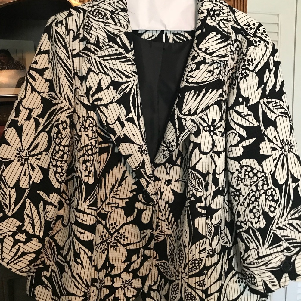 2X Trenz black and white blazer with 3/4 sleeves